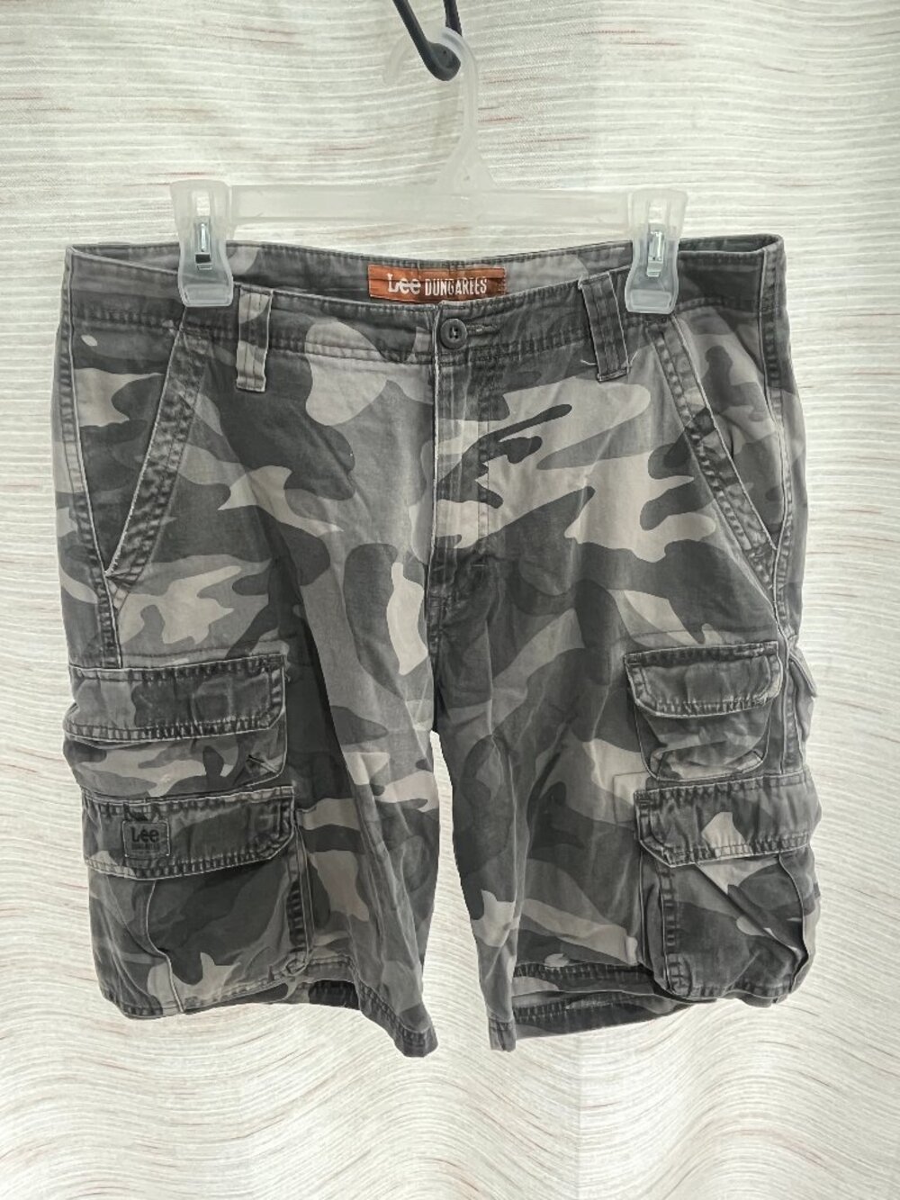 Men's Grey Camo Medium Cargo Shorts Lee Dungarees (089)